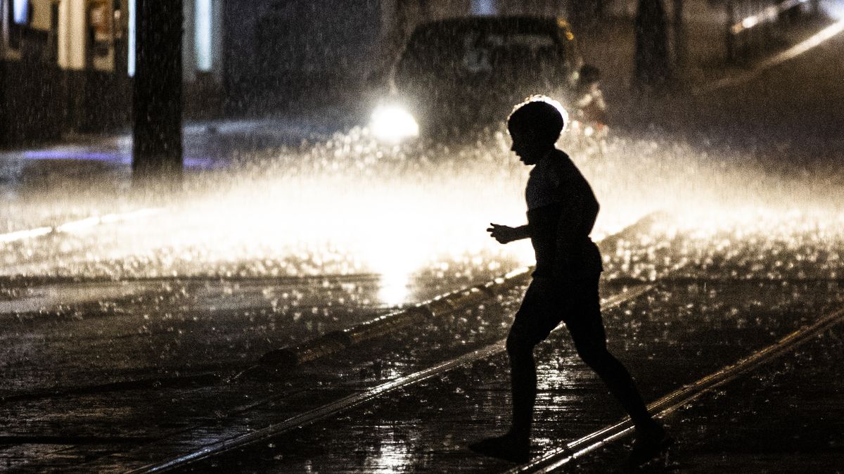 Wetter in Europa: Gewitter in Tschechien, Rekordhitze in Ungarn, Überschwemmungen in Österreich